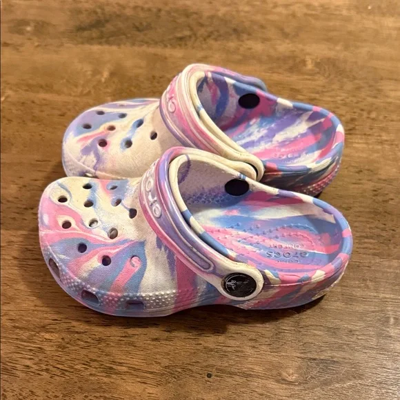 CROCS Kids' Pastel Swirl Clogs - Picture 4 of 5